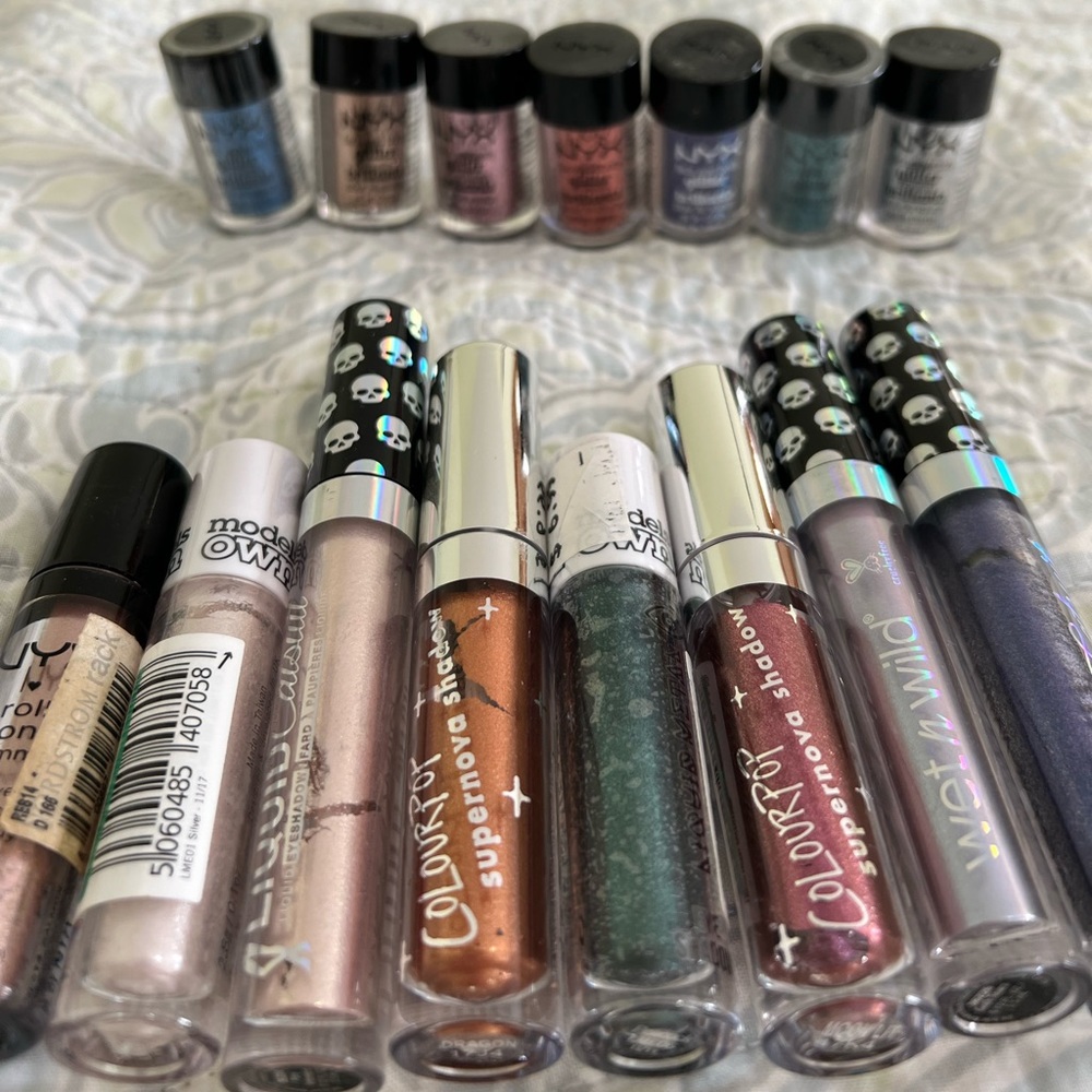 GLITTER AND LIQUID EYESHADOW BUNDLE MUST GO